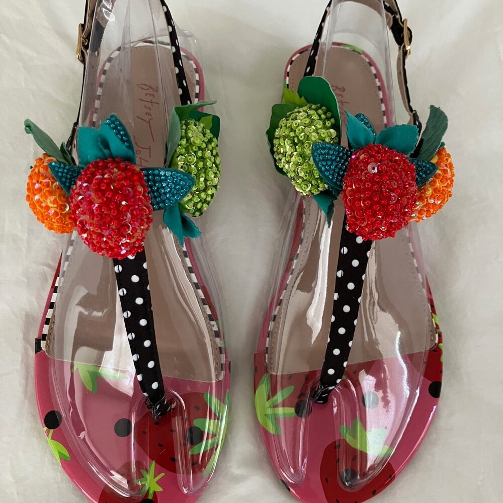 BETSY JOHNSON SANDALS - size 6.5